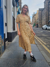Load image into Gallery viewer, Vintage Delicate Floral Nineties Dress
